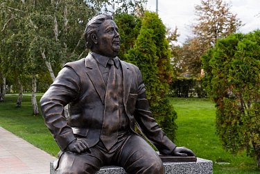 Увековечен в бронзе